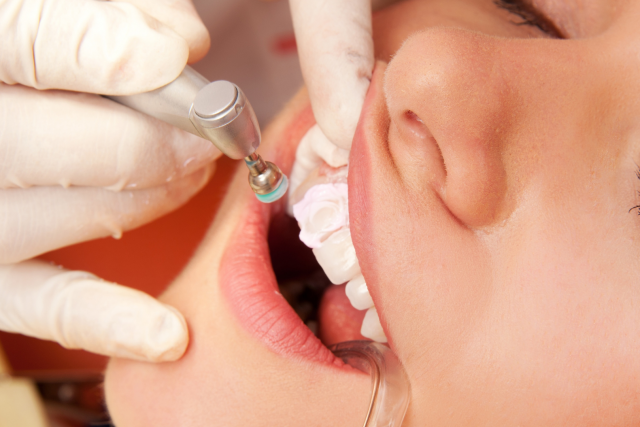 The Pros and Cons of Cosmetic Dental Treatment